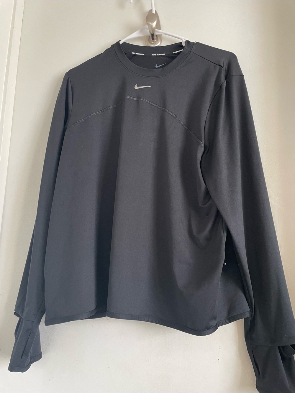NEW W/O TAGS Nike Women’s Long Sleeve Black Performance Top